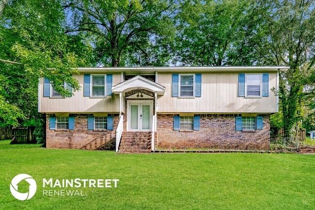 property at 636 Cresap Cir NE