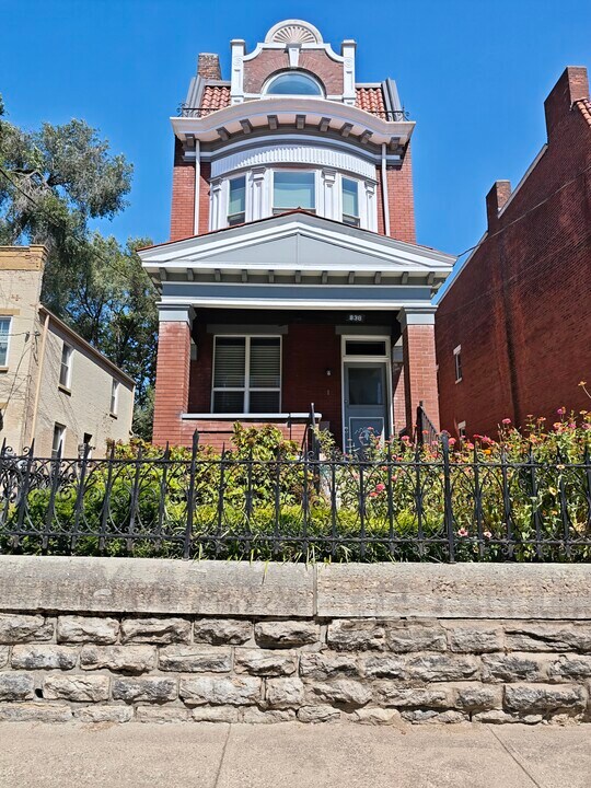 836 York St in Cincinnati, OH - Building Photo
