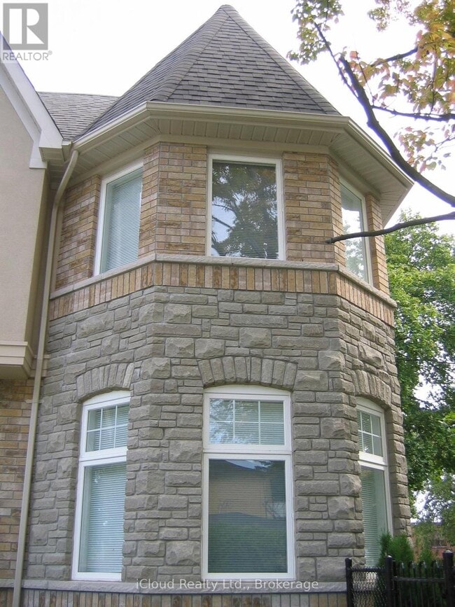 9 Benson Ave in Mississauga, ON - Building Photo - Building Photo