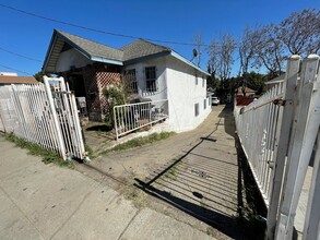 214 N Alvarado St in Los Angeles, CA - Building Photo - Building Photo