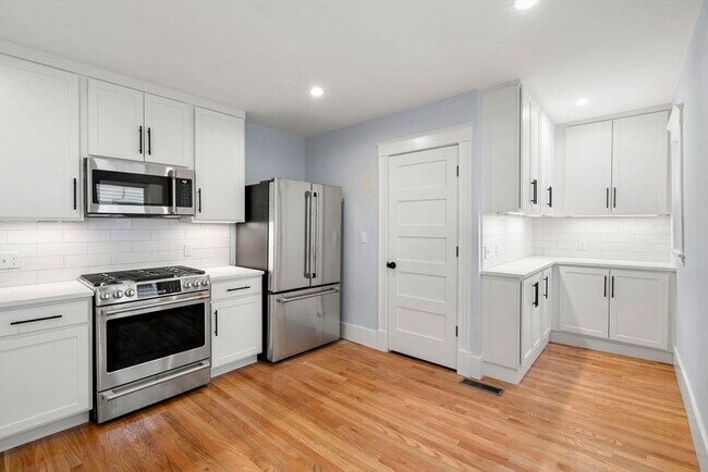 58 Metropolitan Ave, Unit 1 in Boston, MA - Building Photo - Building Photo