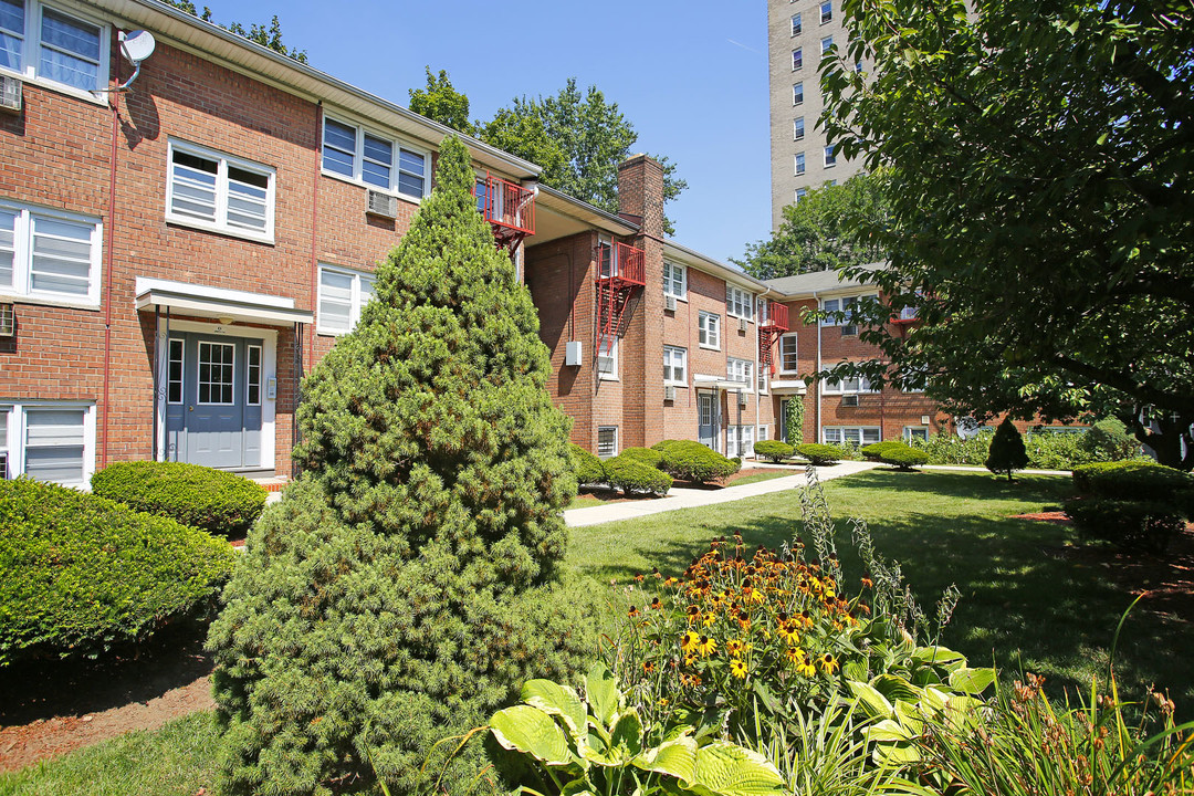 Cambridge Manor in Elizabeth, NJ - Building Photo