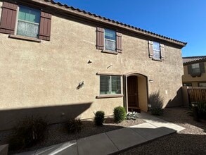 8111 W Lynwood St in Phoenix, AZ - Foto de edificio - Building Photo