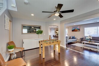 7659 Ribbon Garland Ct in Las Vegas, NV - Building Photo - Building Photo
