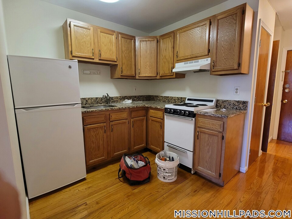 8 Wait St in Roxbury Crossing, MA - Foto de edificio