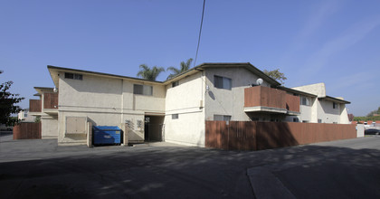 El Mirador 2 Apartments in Anaheim, CA - Building Photo - Building Photo