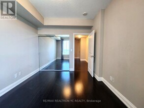 7171-7171 Yonge St in Markham, ON - Building Photo - Building Photo