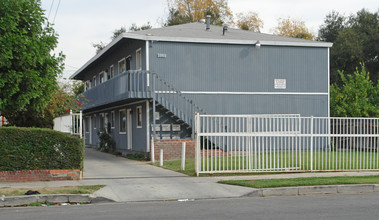 Raymond Apartments in Altadena, CA - Foto de edificio - Building Photo