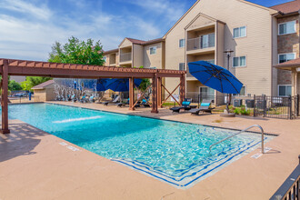 Madera in San Antonio, TX - Foto de edificio - Building Photo