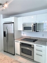601 NE 36th St, Unit 1500 in Miami, FL - Building Photo - Building Photo