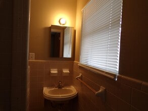 702 N Silver St in Burnet, TX - Building Photo - Building Photo