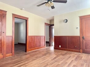 998 Cass Ave, Unit 2 in Woonsocket, RI - Foto de edificio - Building Photo