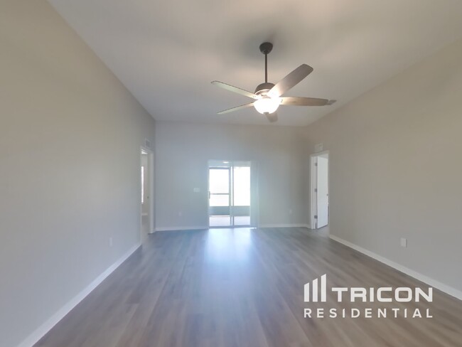 6046 Eagle Pointe Dr in Lakeland, FL - Building Photo - Building Photo
