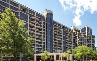 1530 Key Blvd in Arlington, VA - Building Photo