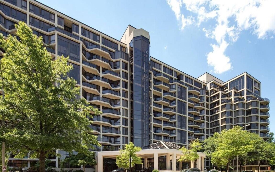 1530 Key Blvd in Arlington, VA - Building Photo