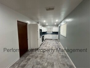 4612 Blomquist Dr in Bakersfield, CA - Building Photo - Building Photo