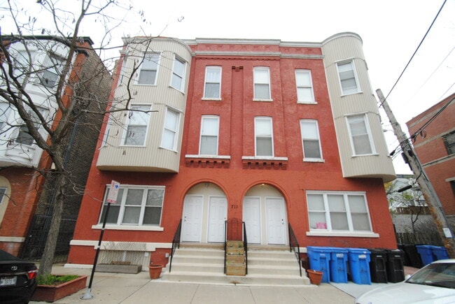 property at 711 N Hoyne Ave