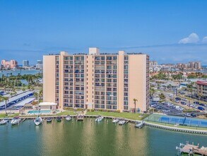 51 Island Way, Unit 800 in Clearwater, FL - Building Photo - Building Photo
