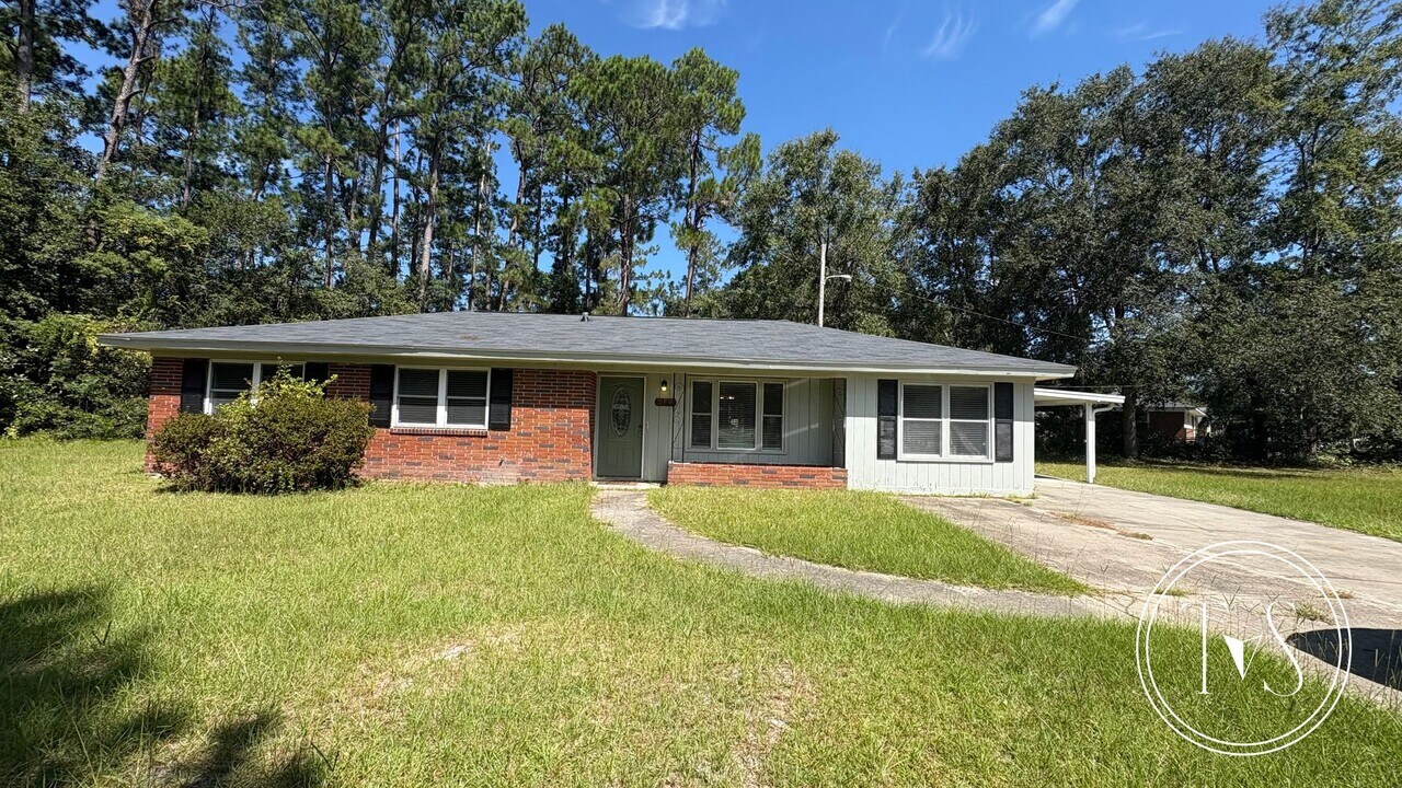 14 Palm Dr in Hinesville, GA - Building Photo