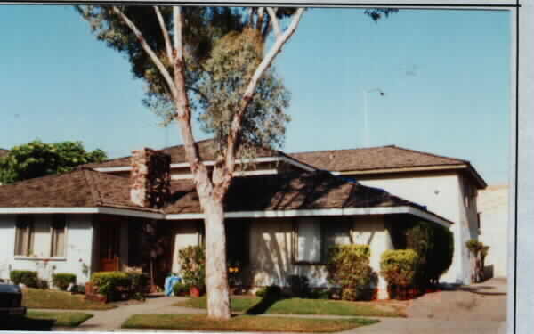15561 Boleyn Cir in Tustin, CA - Foto de edificio - Building Photo