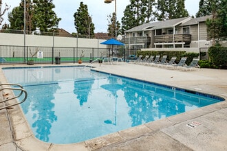 Highland Meadows in Fullerton, CA - Building Photo - Building Photo