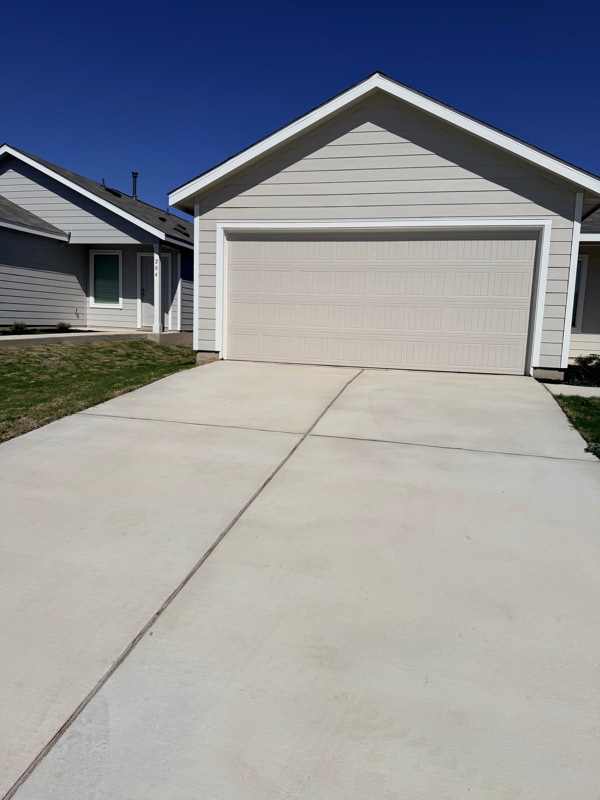 208 Skyfire St in Hutto, TX - Building Photo - Building Photo