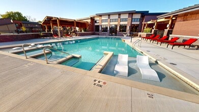 The Wit : Resort Style Living in Oshkosh, WI - Foto de edificio - Building Photo