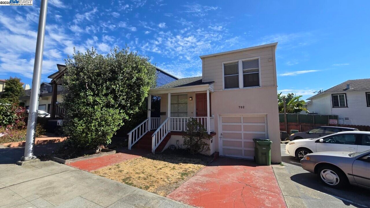 702 Solano Ave in Albany, CA - Building Photo