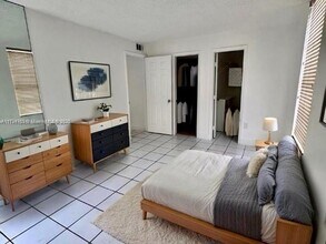 9678 Fontainebleau Blvd in Miami, FL - Building Photo - Building Photo