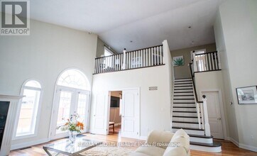 8905 McGarry Dr in Niagara Falls, ON - Building Photo - Building Photo