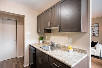291 St. Anne's Road in Winnipeg, MB - Building Photo - Building Photo