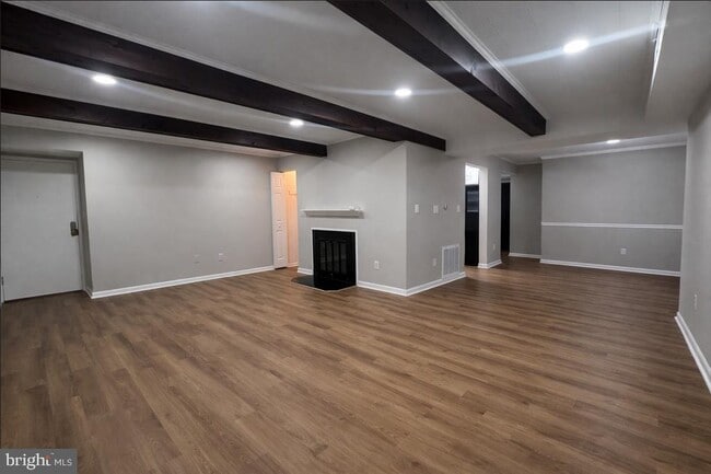 property at 5 Warren Lodge Ct