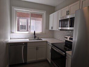 1096 Beaconsfield Ave, Unit 1S in Grosse Pointe Park, MI - Building Photo - Building Photo