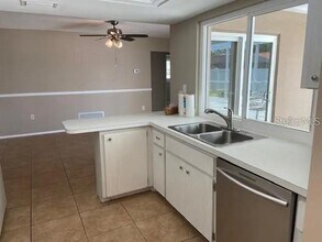 3654 Pin Oaks St in Sarasota, FL - Building Photo - Building Photo