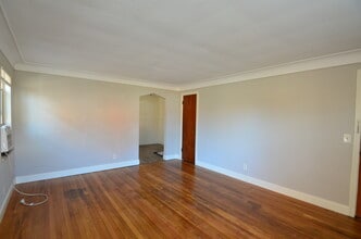 1623 Section Rd, Unit 2 in Cincinnati, OH - Foto de edificio - Building Photo