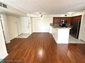 1733 Village Blvd in West Palm Beach, FL - Building Photo - Building Photo