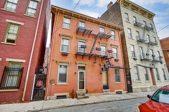 1207 Republic St in Cincinnati, OH - Foto de edificio - Building Photo