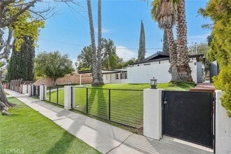 5633 Rawlings Ave in Los Angeles, CA - Building Photo - Building Photo