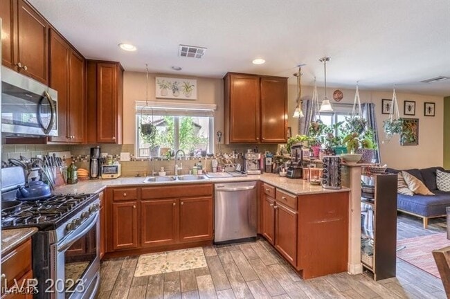 8320 Wuthering Heights Ave in Las Vegas, NV - Building Photo - Building Photo