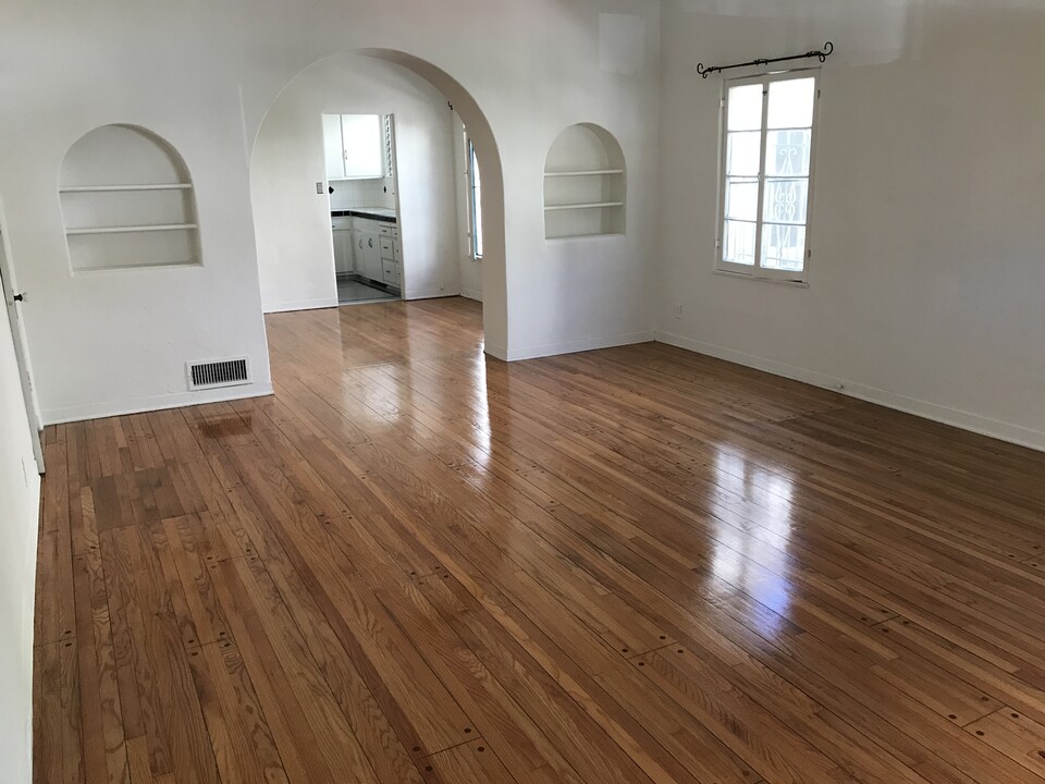 8366 Blackburn Ave in Los Angeles, CA - Building Photo