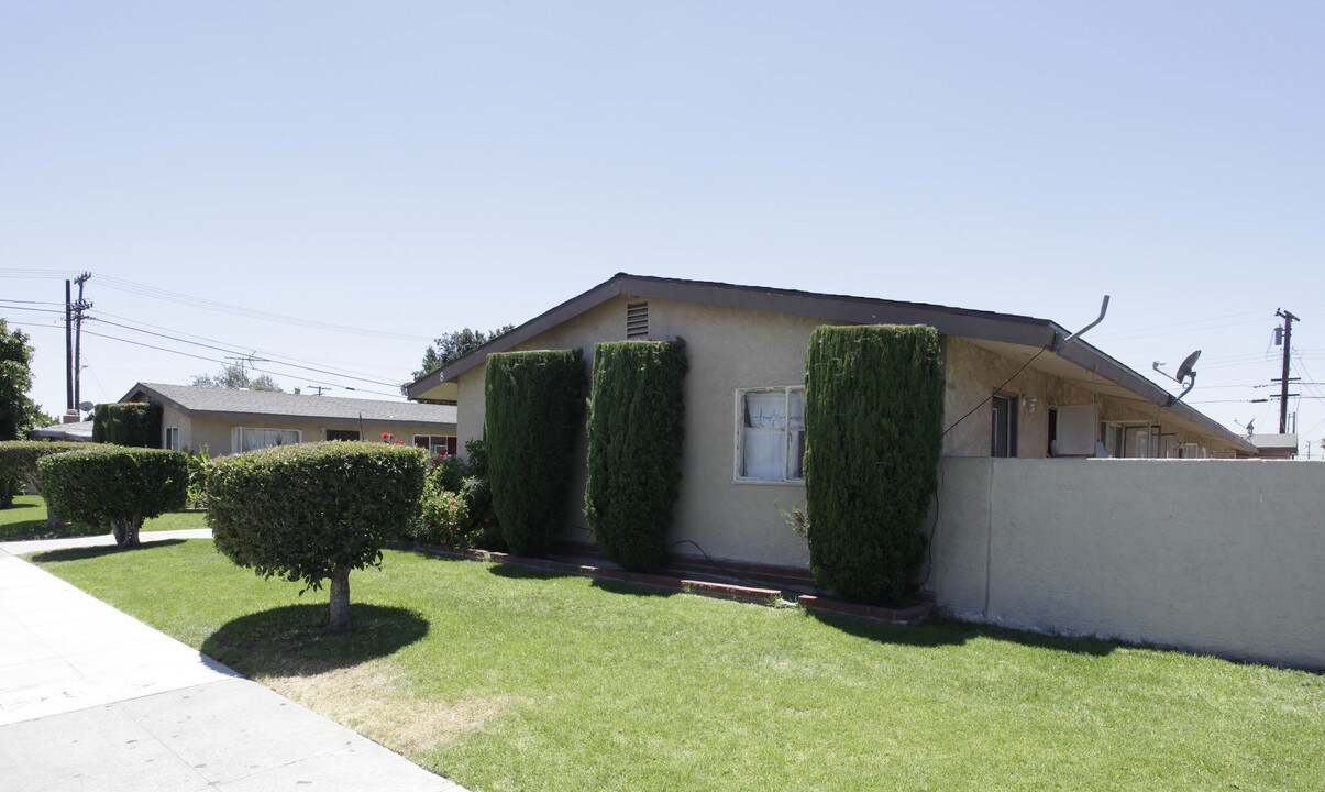 891-895 S Olive St in Anaheim, CA - Building Photo