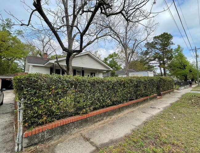 property at 2614 Woodlawn Ave