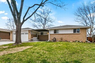 1277 S Independence St in Lakewood, CO - Foto de edificio - Building Photo