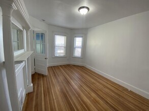 44 Temple St, Unit 3 in Somerville, MA - Foto de edificio - Building Photo