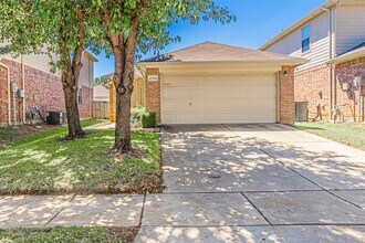 2704 Mountain Lion Dr in Fort Worth, TX - Building Photo - Building Photo