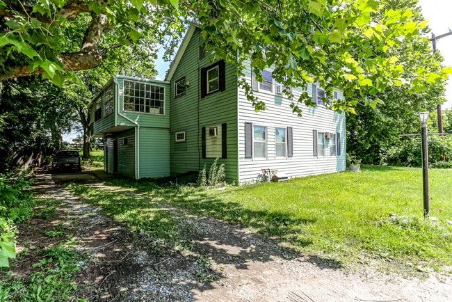 property at 1024 W Trindle Rd