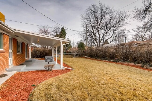 5482 E Colorado Ave in Denver, CO - Building Photo - Building Photo