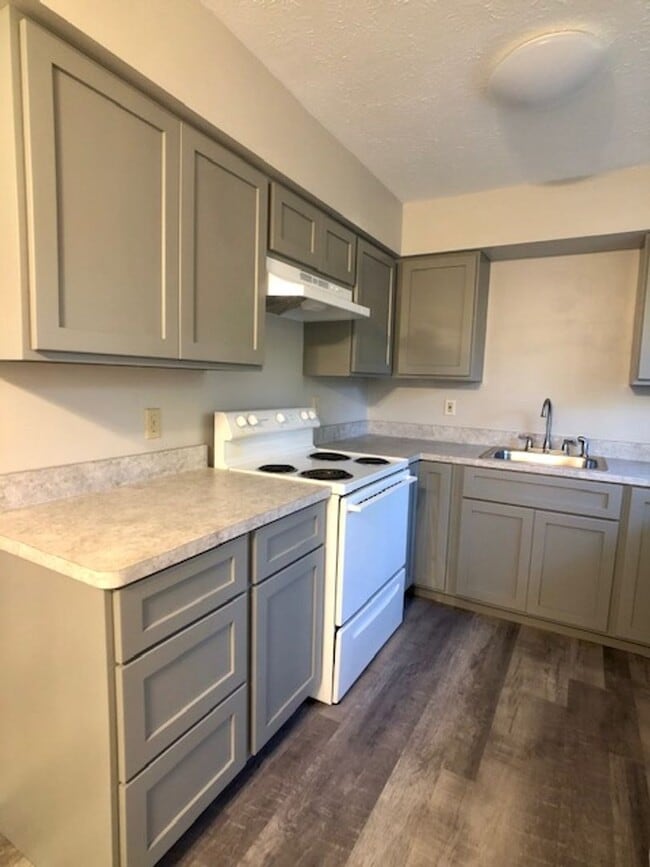 40-42 E Fir St in New London, OH - Building Photo - Building Photo