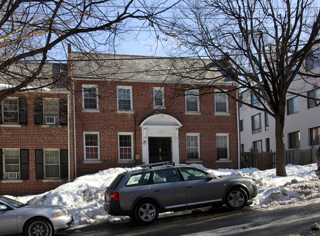 2613 39th St NW in Washington, DC - Foto de edificio - Building Photo