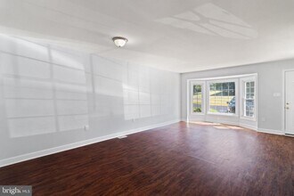 14090 Kramer Pl in Woodbridge, VA - Building Photo - Building Photo